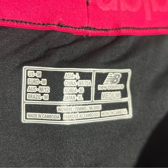 New Balance Women's Momentum Running Shorts Medium Black Hot Neon Pink White NWT - Picture 8 of 12